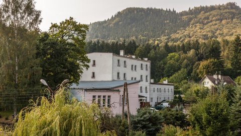 Sylwester w Górach Stołowych | Pakiet pobytowy z balem, ognisko, wieczór karaoke - Sylwestrowo.pl Sylwester w Górach Stołowych | Pakiet pobytowy z balem, ognisko, wieczór karaoke - Sylwester