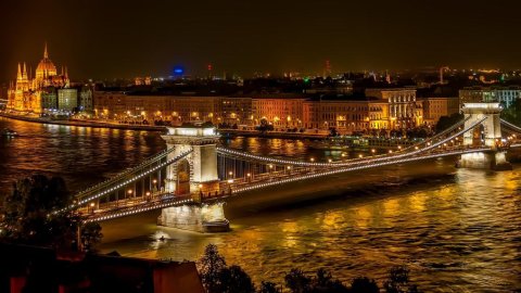 BUDAPESZT I SYLWESTER W MODNYM KLUBIE - Sylwestrowo.pl BUDAPESZT I SYLWESTER W MODNYM KLUBIE - Sylwester