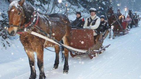 Ustroń Juhaskie Kuligi STYCZEŃ - MARZEC - Sylwestrowo.pl Ustroń Juhaskie Kuligi STYCZEŃ - MARZEC - Sylwester