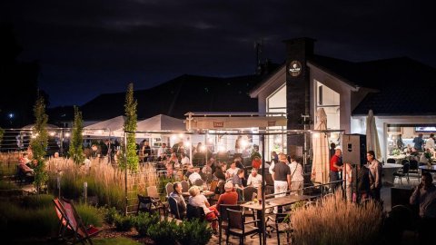 Sylwester na polu golfowym w klimacie lat 80 i 90-tych z OPEN BAREM - Sylwestrowo.pl Sylwester na polu golfowym w klimacie lat 80 i 90-tych z OPEN BAREM - Sylwester