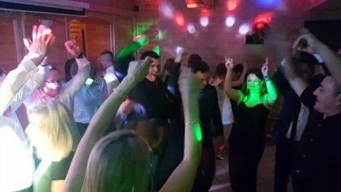 Zabawa sylwestrowa z DJ-em w sercu Bieszczad - Sylwestrowo.pl Zabawa sylwestrowa z DJ-em w sercu Bieszczad - Sylwester