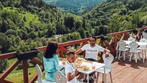 Relaks w jacuzzi, widok na góry, szusowanie w Zieleńcu - 5 dni AKCEPTUJEMY BON - Sylwestrowo.pl Relaks w jacuzzi, widok na góry, szusowanie w Zieleńcu - 5 dni AKCEPTUJEMY BON - Sylwester