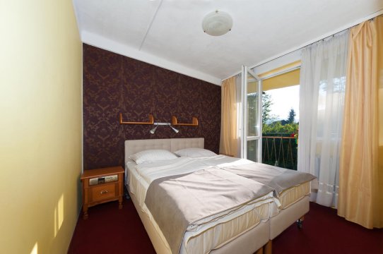 sypialnia w studio 3 osobowym