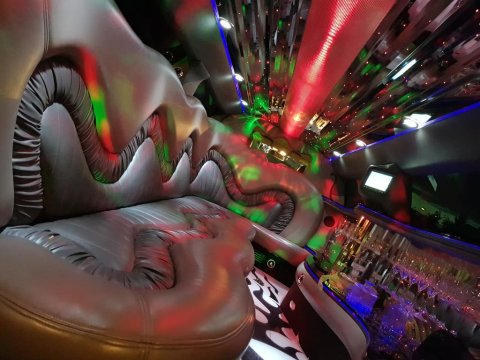 Limuzyna Chrysler 300C Lambo Door