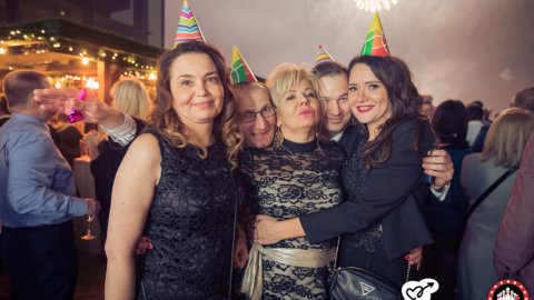 - Centrum rezerwacji - +48 42 630 80 00