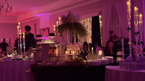 Bal Sylwestrowy 2025 w Restauracji Europa z muzyką na żywo gra zesoł DORA - Sylwester.pl Bal Sylwestrowy 2025 w Restauracji Europa z muzyką na żywo gra zesoł DORA - Sylwester