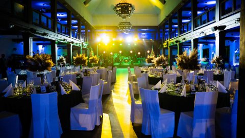 Niezapomniana noc sylwestrowa w Folwarku Zalesie: 2 parkiety taneczne, casino - Sylwester