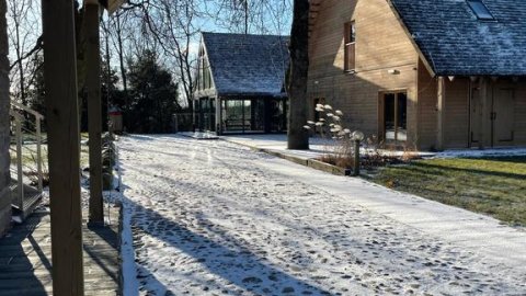 Kameralny SLWESTER 2025 w rytmie DISCO ? Welcome drink, kolacja z bufetem, DJ  - Sylwester