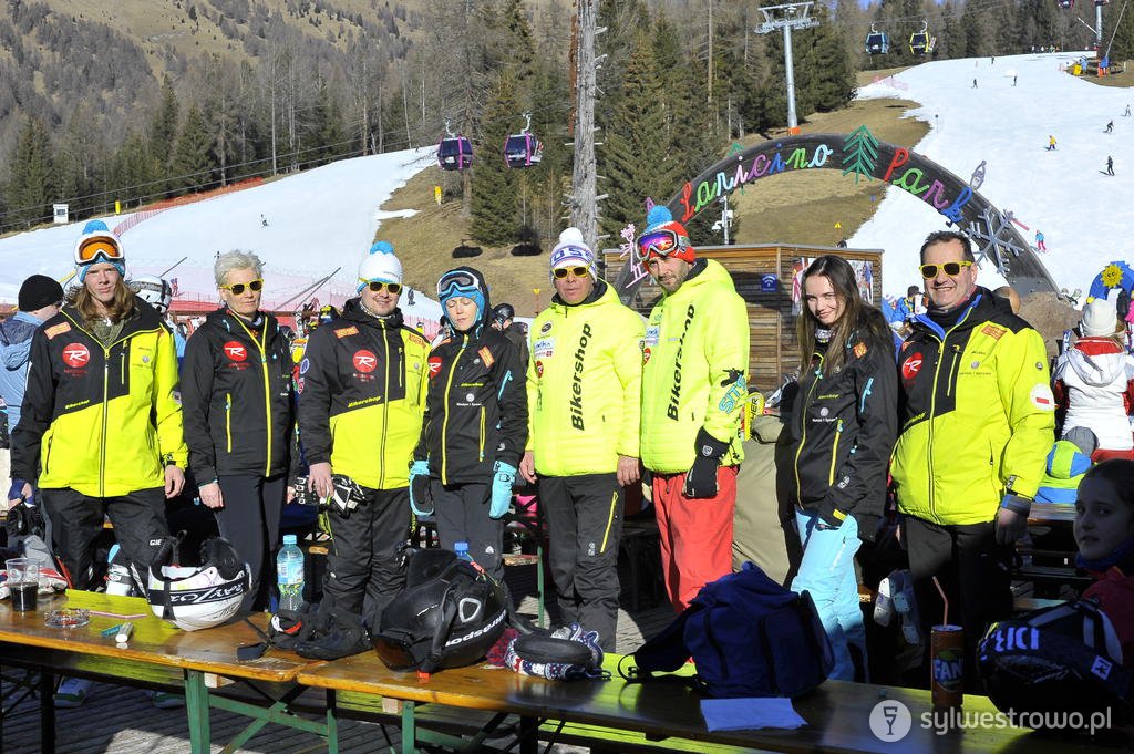Zajęcia narciarskie/snowboardowe prowadzone są przez zespół instruktorów i trenerów narciarstwa/snowboardu szkoły narciarz.pl 