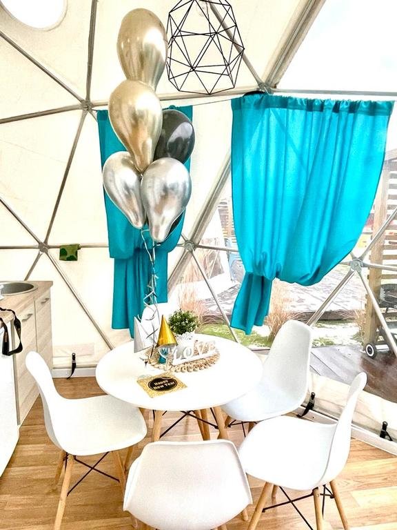 Sylwester 2025/2026 propozycja udekorowania domku sferycznego