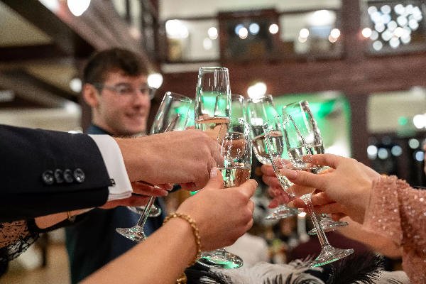 Niezapomniana noc sylwestrowa w Folwarku Zalesie: 2 parkiety taneczne, casino