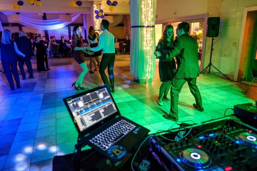 Sylwester 2025 w centrum Poznania! duża sala taneczna. wyśmienite jedzenie.