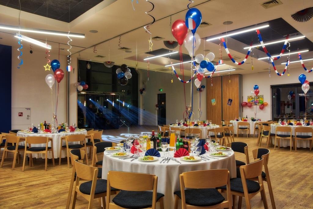 Bal sylwestrowy AMERICAN DREAM nad jeziorem na Mazurach z noclegiem w hotelu