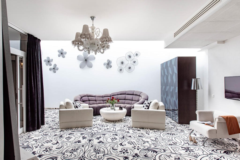 Przygotuj się na niezapomnianą noc pełną blasku, muzyki i doskonałej zabawy