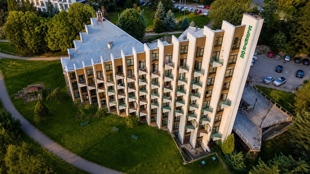 Sylwester z Balem i bogatym menu w Ustroniu dla Singli, Par, Studentów 
