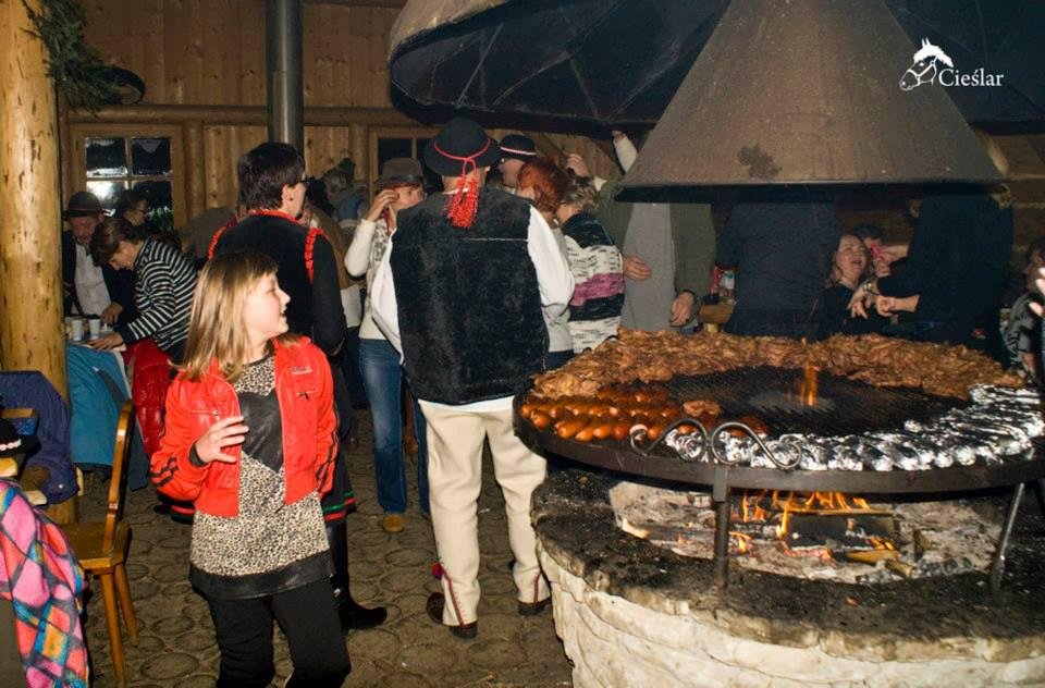 Sylwester Góralski w Wiśle, Istebnej z kuligiem i pochodniami